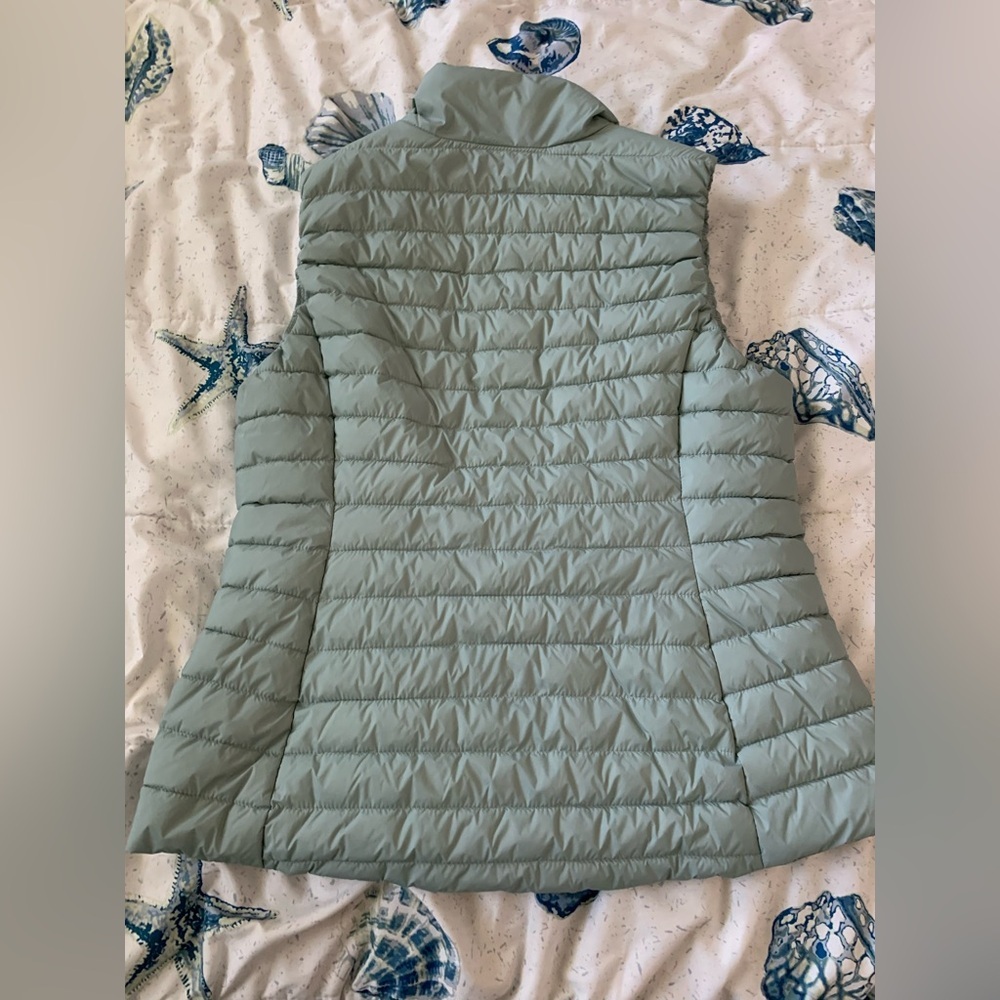 Old Navy Women's Quilted Vest Size Large NWT - Picture 2 of 7